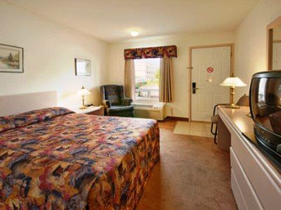 Hotel Super 8 By Wyndham Golden Habitación foto